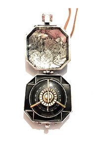 Bussola che punta al nord pirati