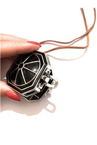 Bussola che punta al nord pirati