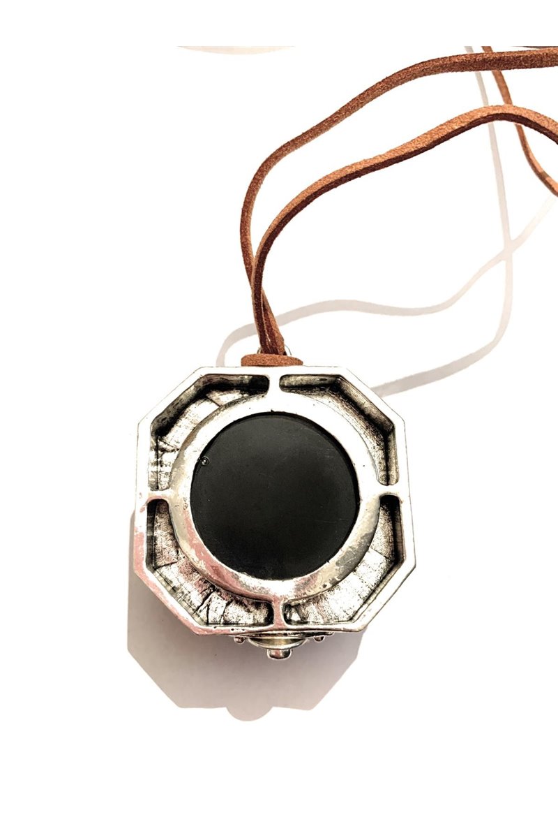 Bussola che punta al nord pirati