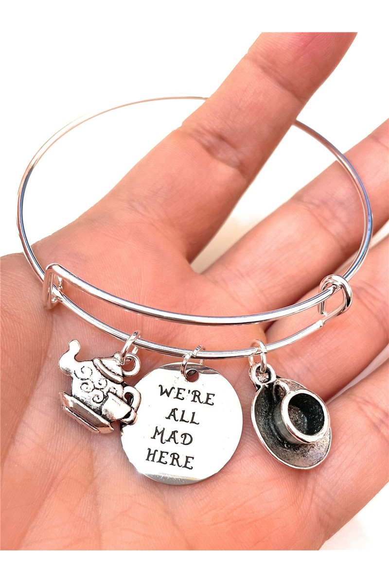 Bracciale Bangle con piastrina incisione We're All Mad Here