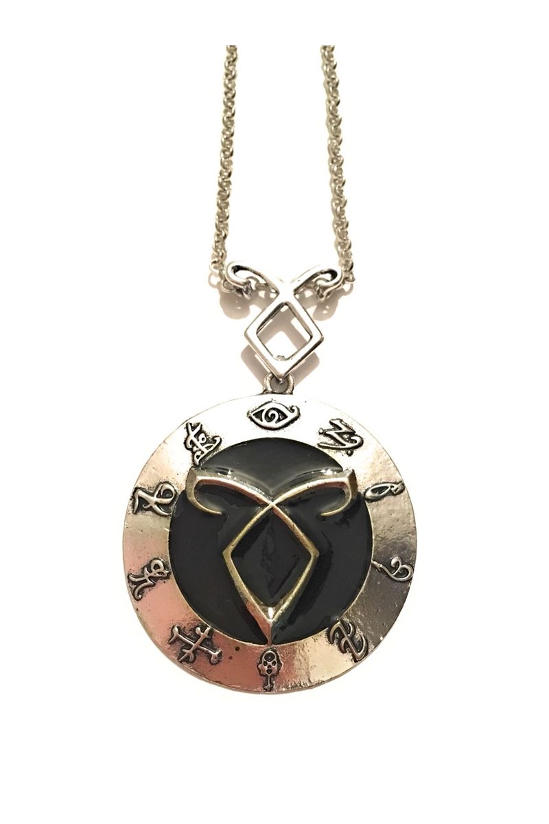 Collana medaglione con Rune celtiche