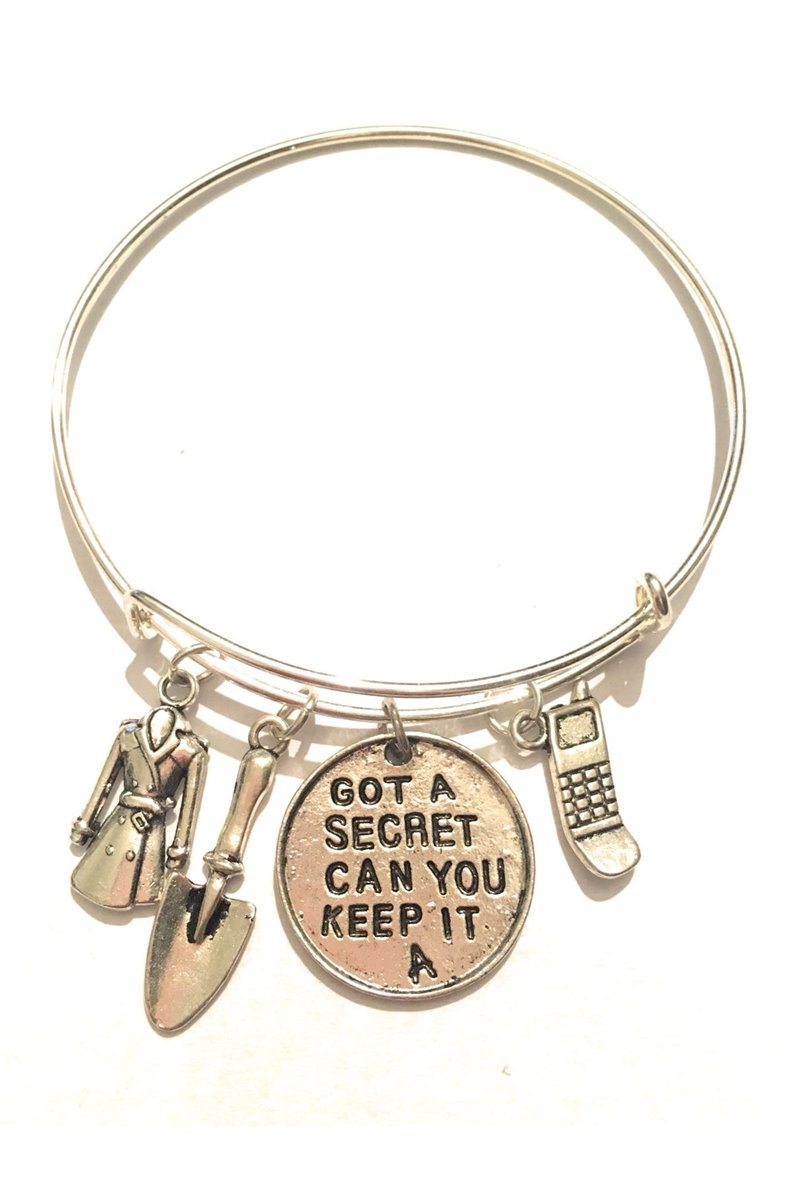 Bracciale con incisione "Got A Secret Can You Keep It"