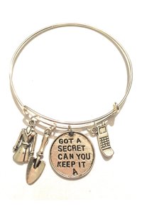 Bracciale con incisione "Got A Secret Can You Keep It"